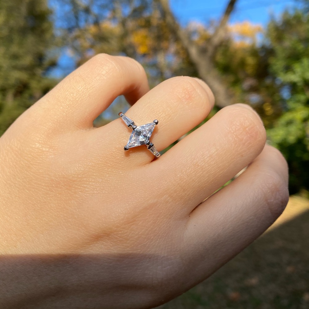 New Silver 925 Ring Creative Moissanite Gemstone - Picture 5 of 10